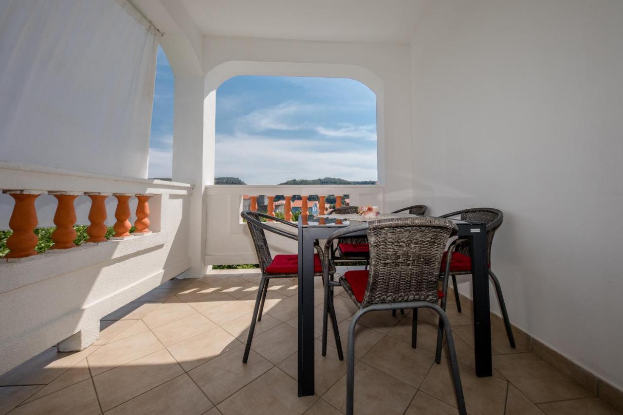 Zeljko Apartmani Lopar Bagian luar foto