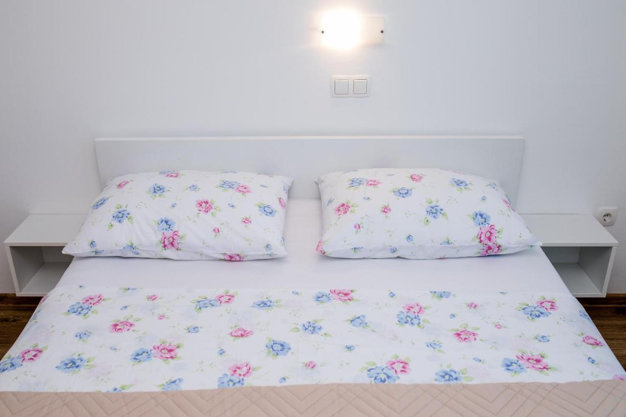 Zeljko Apartmani Lopar Bagian luar foto
