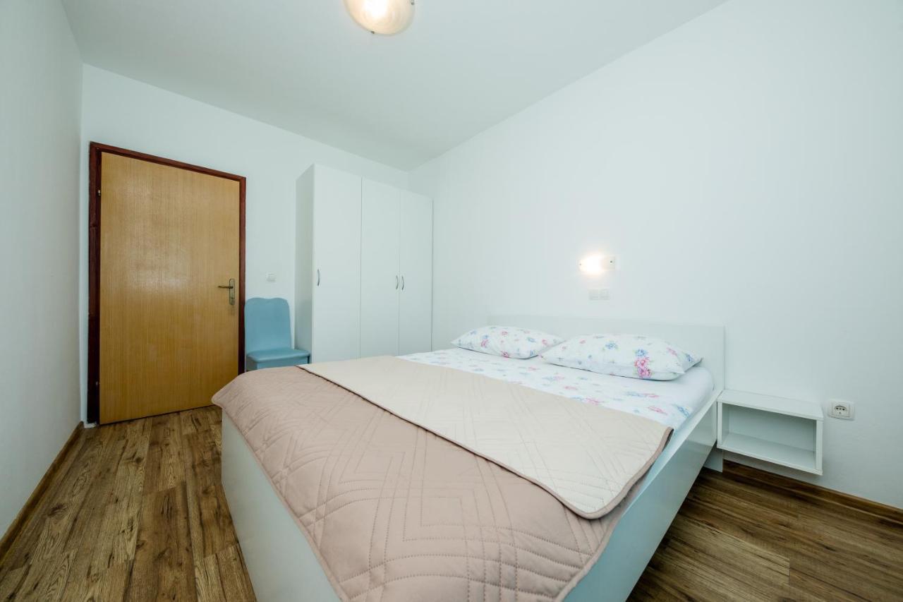 Zeljko Apartmani Lopar Bagian luar foto