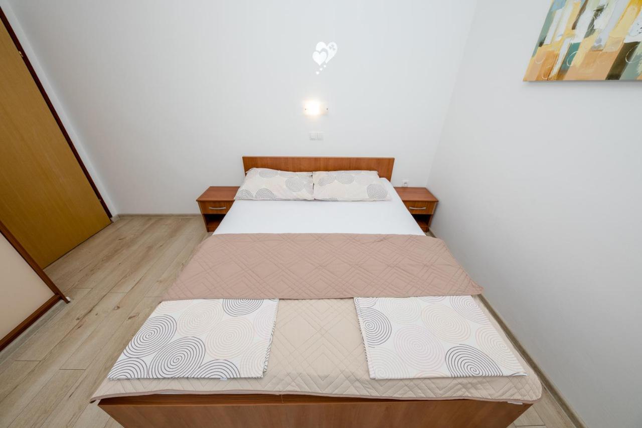 Zeljko Apartmani Lopar Bagian luar foto