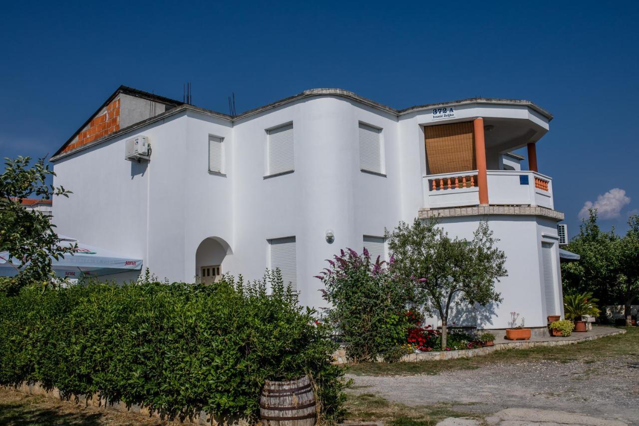 Zeljko Apartmani Lopar Bagian luar foto