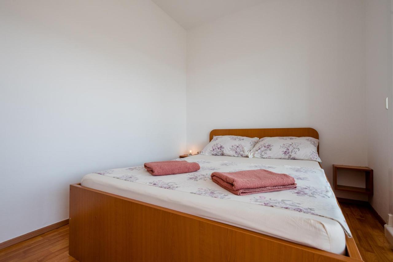 Zeljko Apartmani Lopar Bagian luar foto