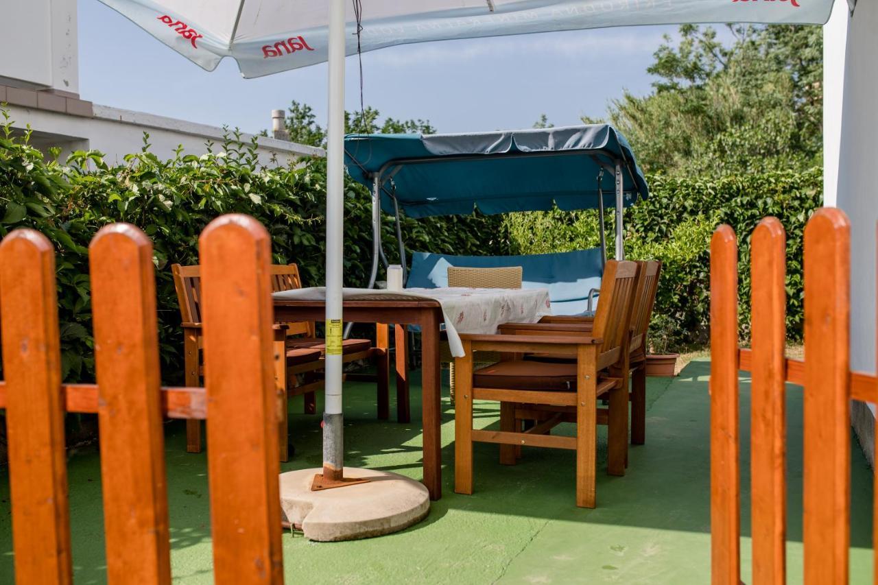 Zeljko Apartmani Lopar Bagian luar foto