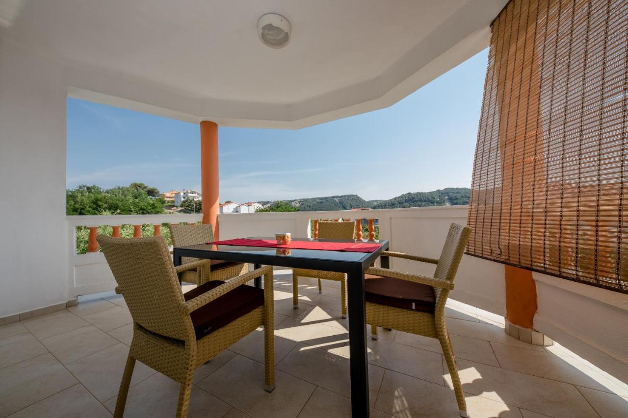 Zeljko Apartmani Lopar Bagian luar foto